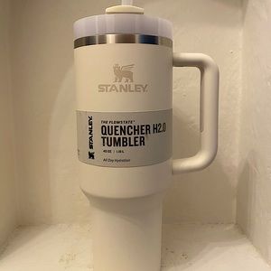 Stanley Quencher H2.0 Flowstate Tumbler (Cream, 40oz)